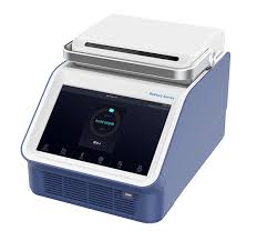 採用安卓作業系統， 10.1英寸電容式觸控式螢幕，操作簡單流暢；前進後出式風道，機器可以並排放置；自我調整壓桿式熱蓋，關蓋緊蓋一步到位；採用溫度循環器專用長壽命Peltier模組，最大變溫速率7℃/S；內置WIFI模組，可用手機APP控制多台機器。
特點
1). 採用溫度循環器專用長壽命Peltier模組；
2). 陽極氧化處理的加固型鋁質模組，能快速導熱，並具有足夠的耐腐蝕性
3). 快速的升降溫速率，最快升降溫速率7℃/s，節約實驗時間；
4). 自我調整壓桿式熱蓋，關蓋緊蓋一步到位，能適應不同高度PCR管；
5). 前進後出式風道，機器可以並排放置；
6). 採用安卓作業系統， 10.1英寸電容式觸控式螢幕，圖形化功能表式導航介面，操作簡單；
7). 內置11個標準程式檔範本，能快速編輯所需檔案；
8). 即時顯示程式進展及剩餘時間，支援PCR儀運行中間程式設計；
9). 一鍵快速培養功能，滿足變性、酶切/酶連、ELISA等實驗需要；
10). 熱蓋溫度和熱蓋工作模式可設，滿足不同實驗需求；
11). 自動斷電保護，恢復供電後自動執行未完成溫度循環，保證擴增全程安全運轉；
12). USB介面，支援隨身碟存/取PCR資料，也可使用USB滑鼠控制PCR儀；
13). 支援隨身碟和區域網路更新軟體；
14). 內置WIFI模組，用電腦或手機通過網路連接可實現一機同時控制多台PCR儀；
15). 支援實驗程式結束發送郵件提醒功能。